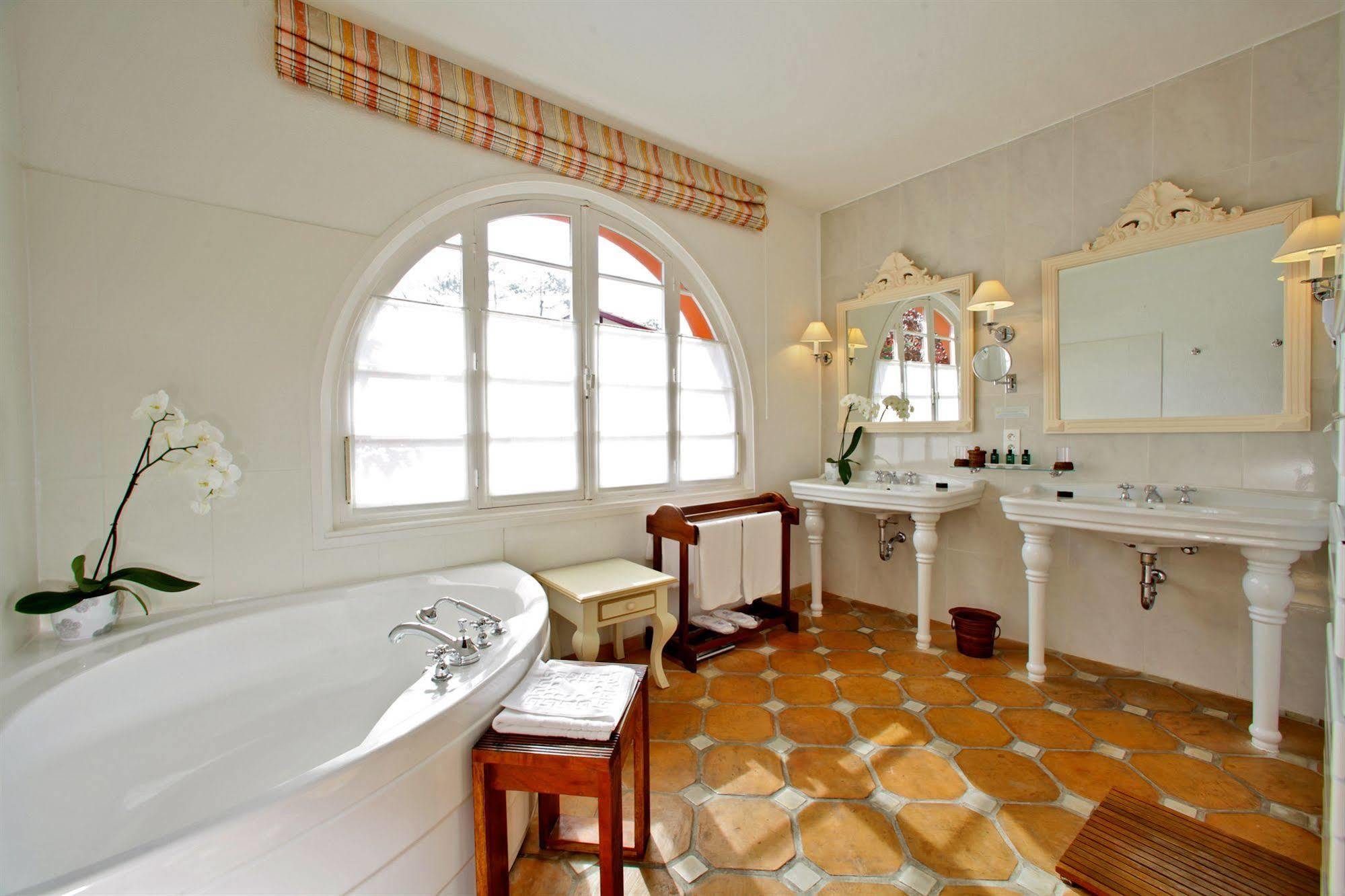 Hotel Les Hortensias Du Lac Soorts-Hossegor Esterno foto